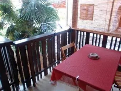 Ferienwohnung In Novigrad Mit Schoener Terrasse Karpinjan